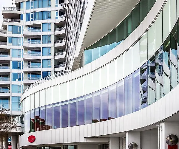 Pinnacle Hotel At The Pier